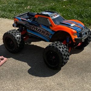 TRAXXAS MAXX RC TRUCK